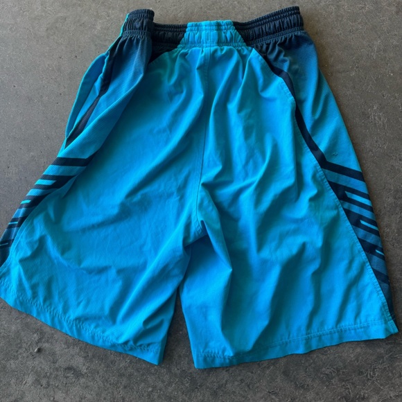MENS UNDER ARMOUR SHORTS SZ SMALL - Picture 5 of 5